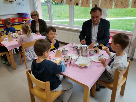 Bili smo v vrtcu na tradicionalnem slovenskem zajtrku 1